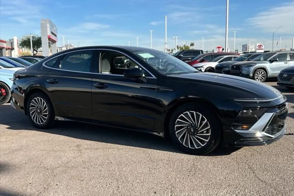 2025 Hyundai Sonata Hybrid Limited photo 1