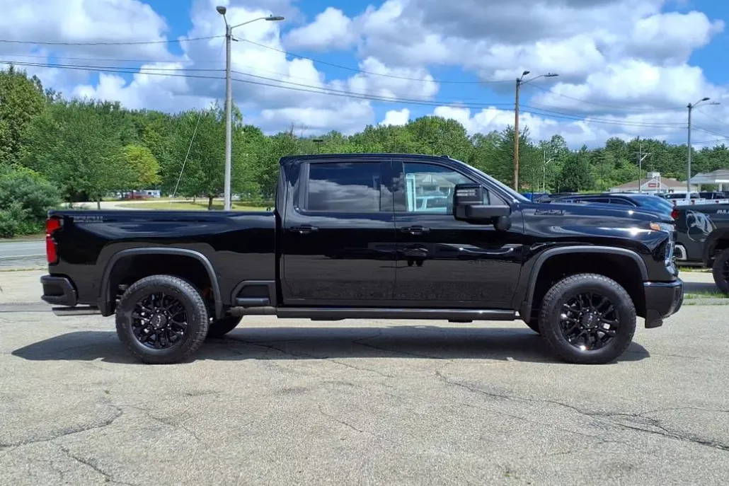 2025 Chevrolet Silverado 2500HD LTZ photo 1
