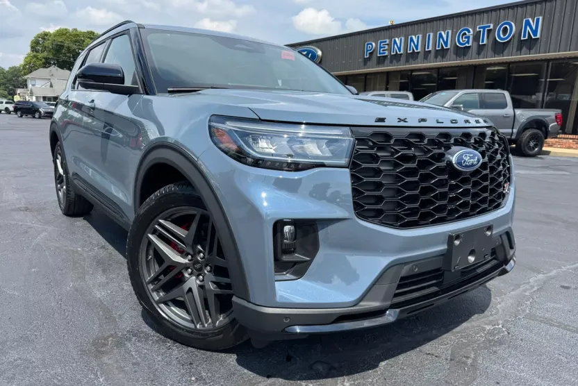 2025 Ford Explorer ST photo 1