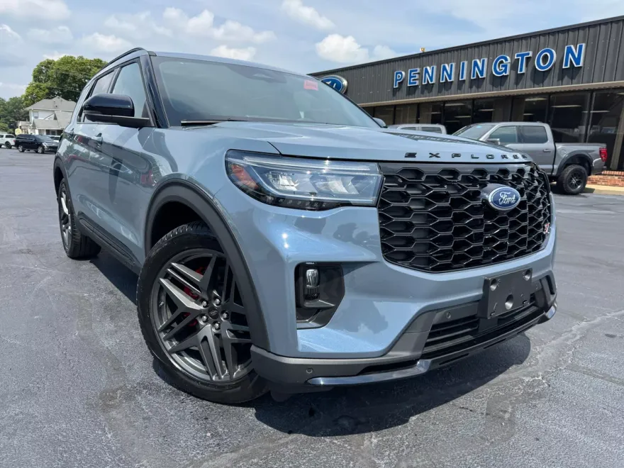 2025 Ford Explorer ST photo 1