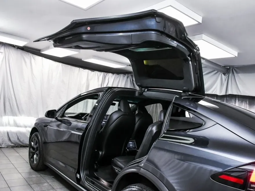 2024 Tesla Model X photo 8