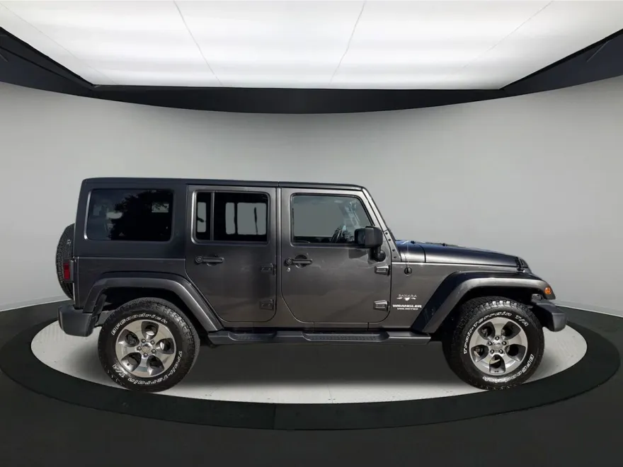2017 Jeep Wrangler Unlimited Sahara photo 1
