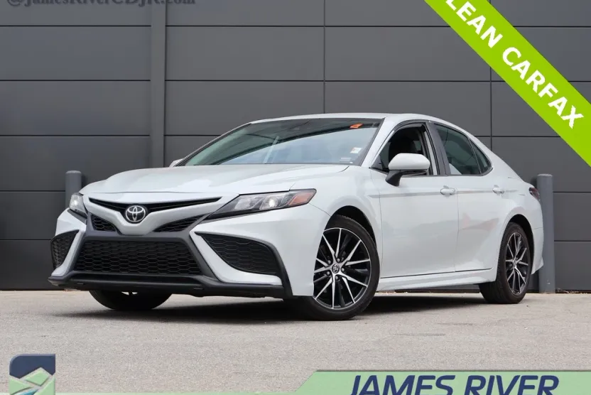 2024 Toyota Camry SE photo 1