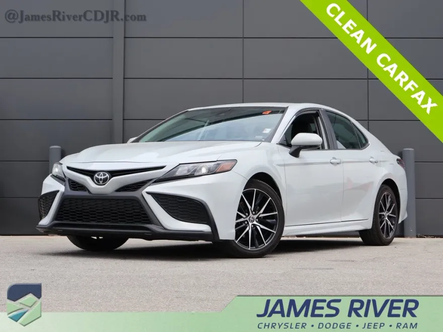 2024 Toyota Camry SE photo 1