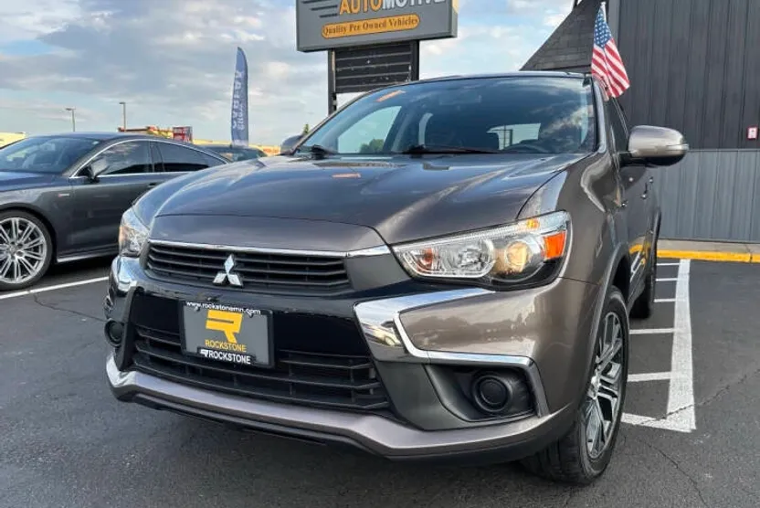 2017 Mitsubishi Outlander Sport ES photo 1