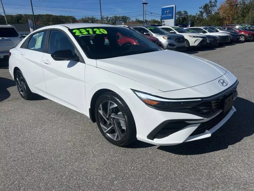 2025 Hyundai Elantra SEL Sport photo 1