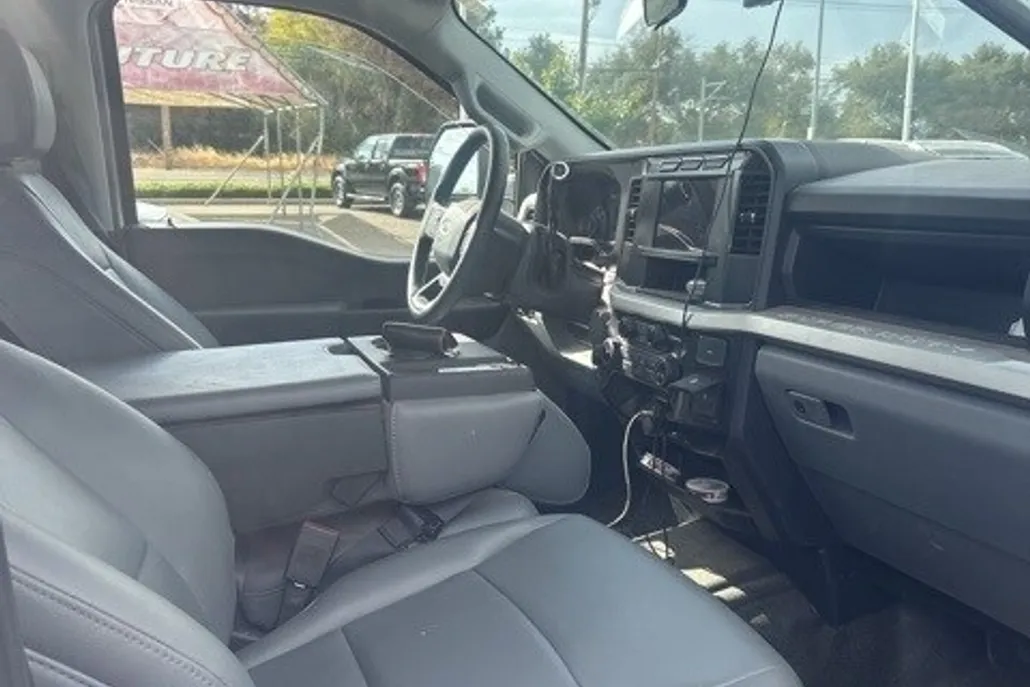 2024 Ford F-350 photo 1