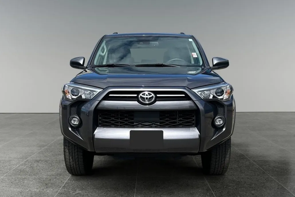 2022 Toyota 4Runner SR5 photo 1