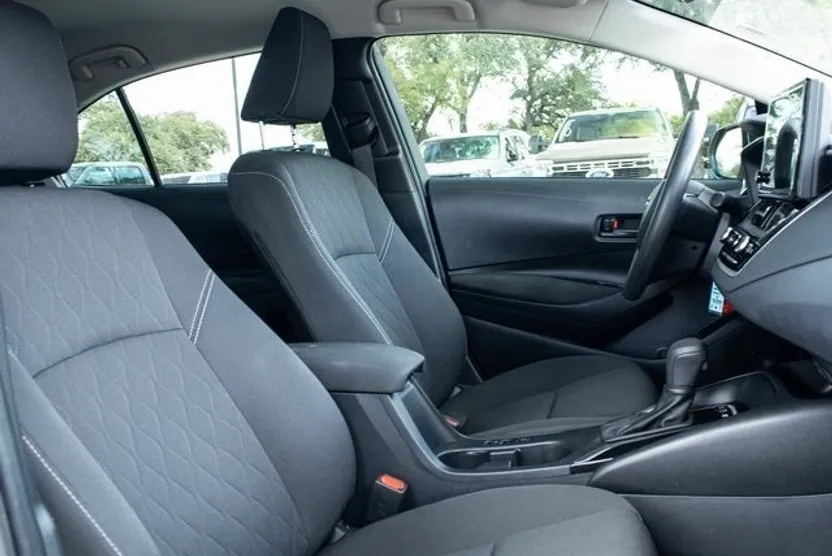 2024 Toyota Corolla Hybrid LE photo 1