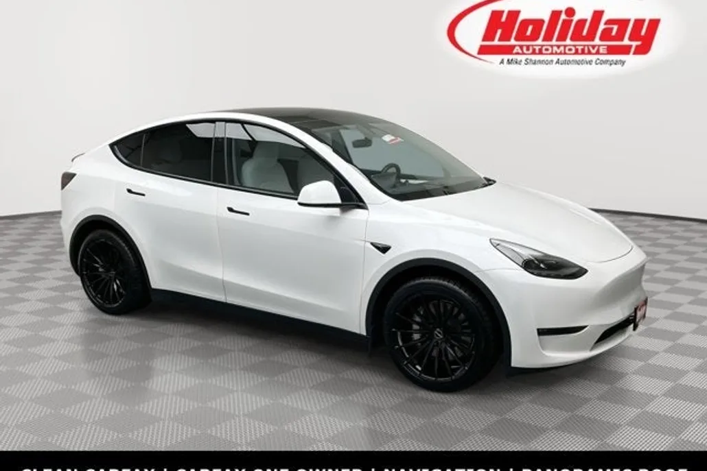 2024 Tesla Model Y Long Range photo 1