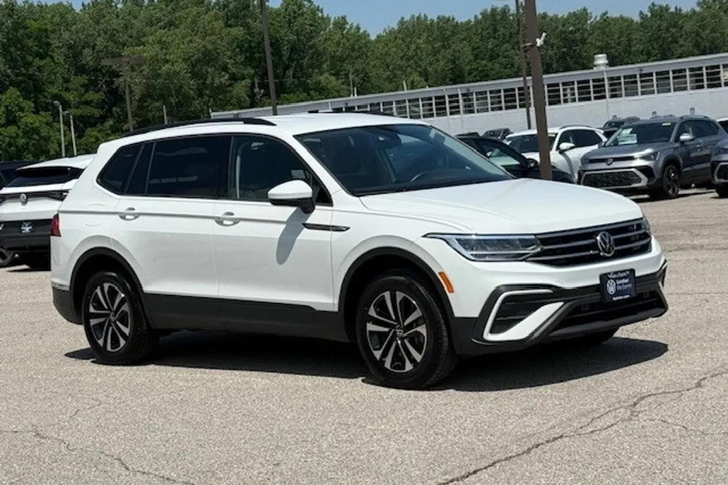 2024 Volkswagen Tiguan S photo 1