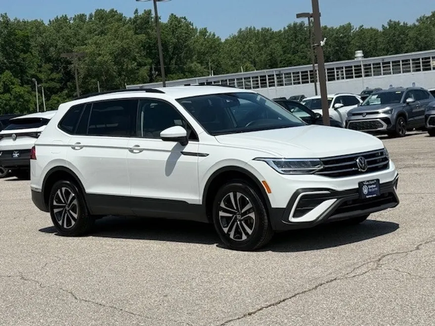2024 Volkswagen Tiguan S photo 1
