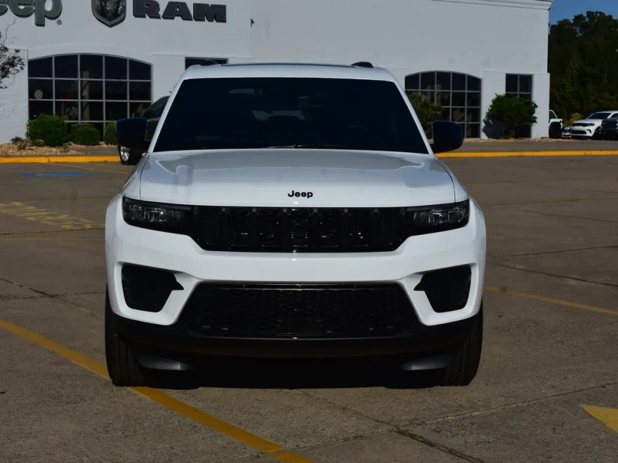 2025 Jeep Grand Cherokee Altitude photo 1