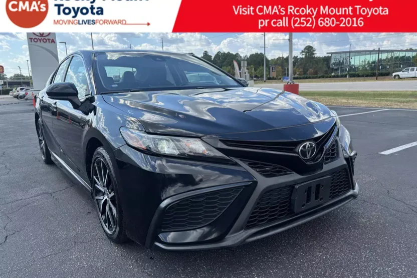 2021 Toyota Camry SE photo 1