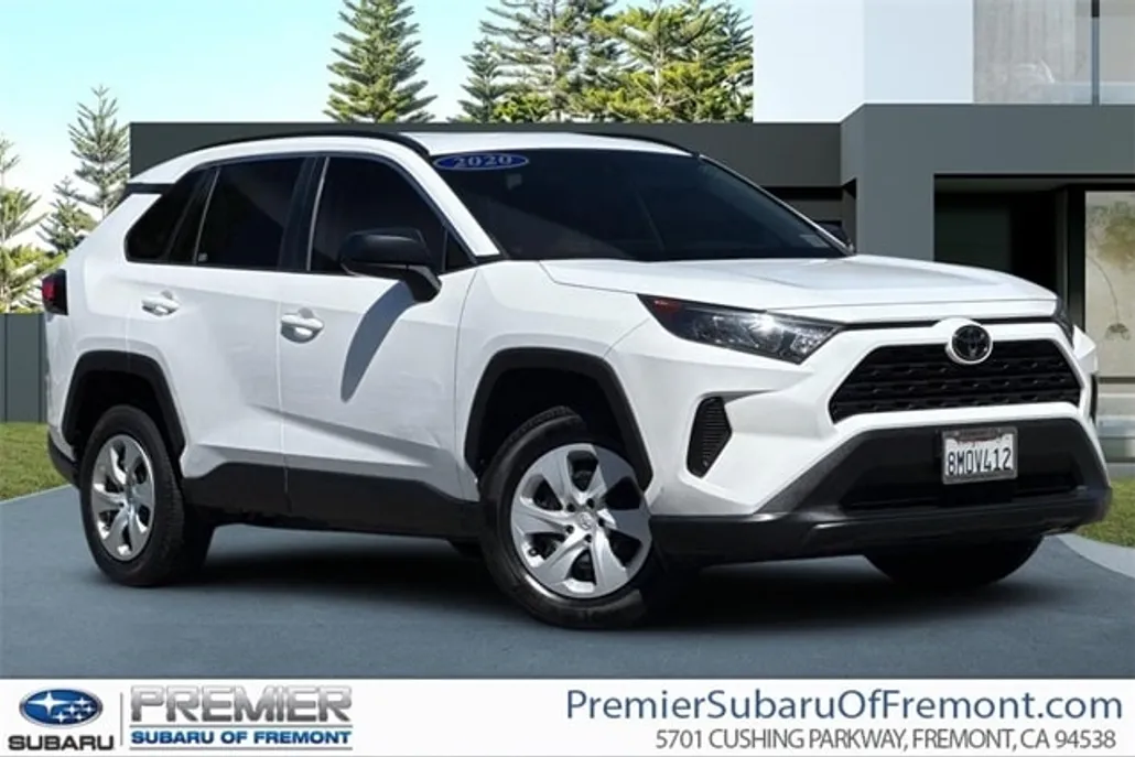 2020 Toyota RAV4 LE photo 1