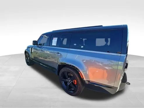 2024 Land Rover Defender 130 X photo 4