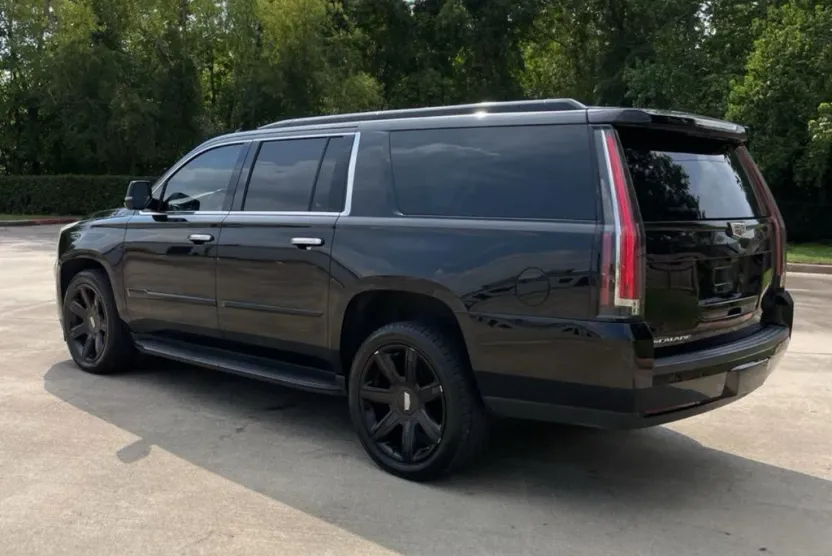2018 Cadillac Escalade ESV Luxury photo 1