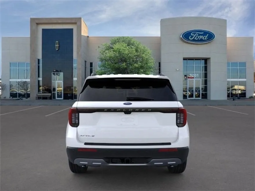 2025 Ford Explorer photo 1