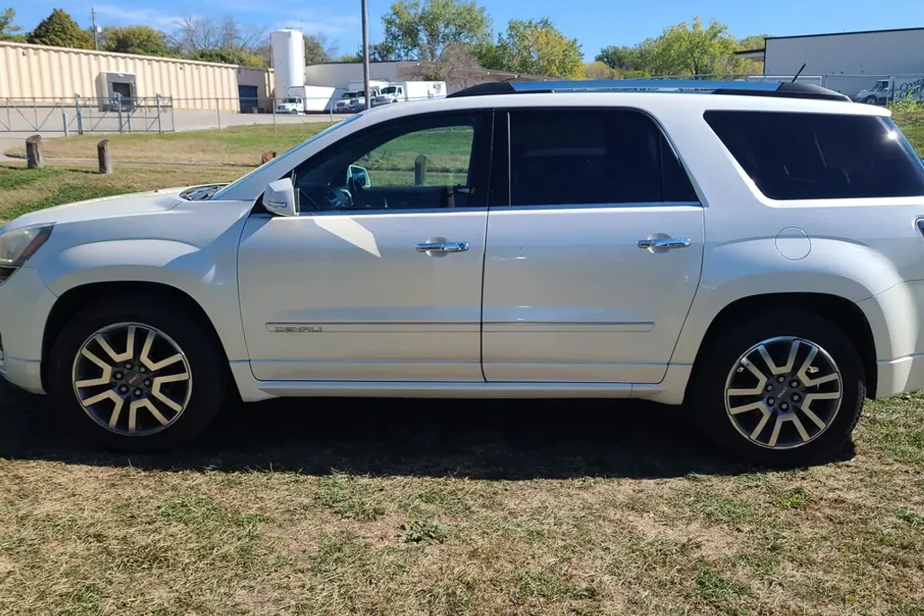 2013 Gmc Acadia Denali photo 1