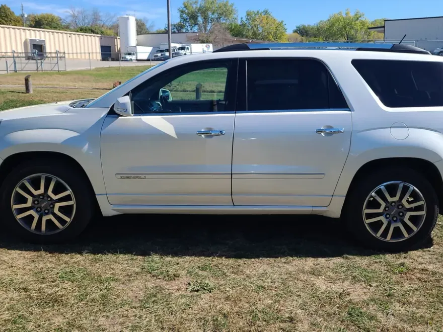2013 Gmc Acadia Denali photo 1