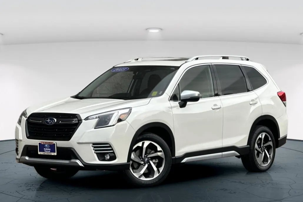 2023 Subaru Forester Touring photo 1