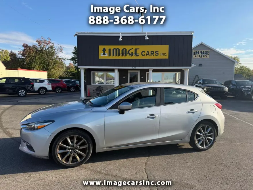 2018 Mazda Mazda3 Touring photo 1