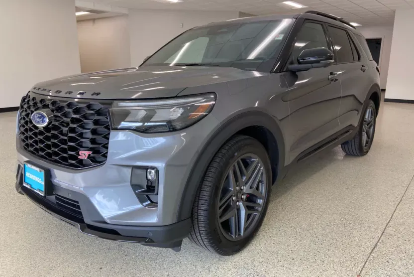 2025 Ford Explorer ST photo 1