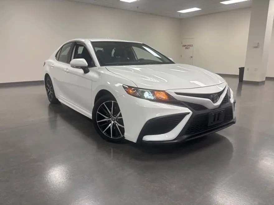 2023 Toyota Camry SE photo 1