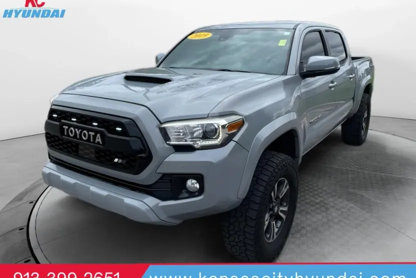 2019 Toyota Tacoma TRD Sport photo 1