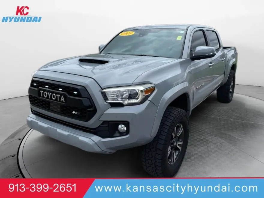 2019 Toyota Tacoma TRD Sport photo 1