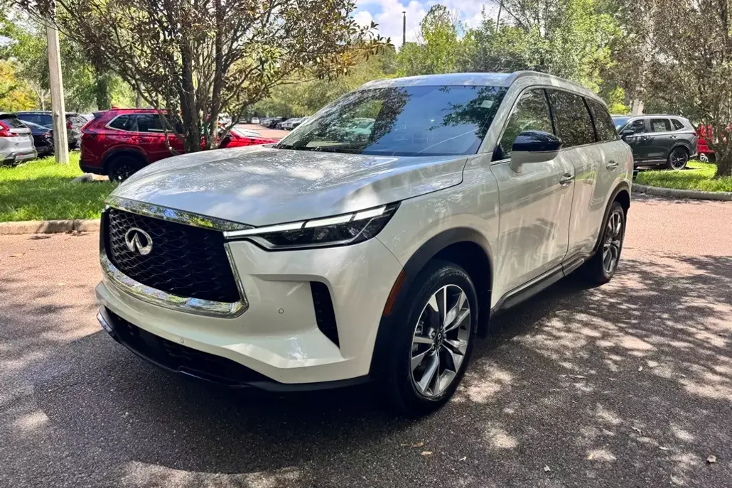 2023 Infiniti QX60 Luxe photo 1