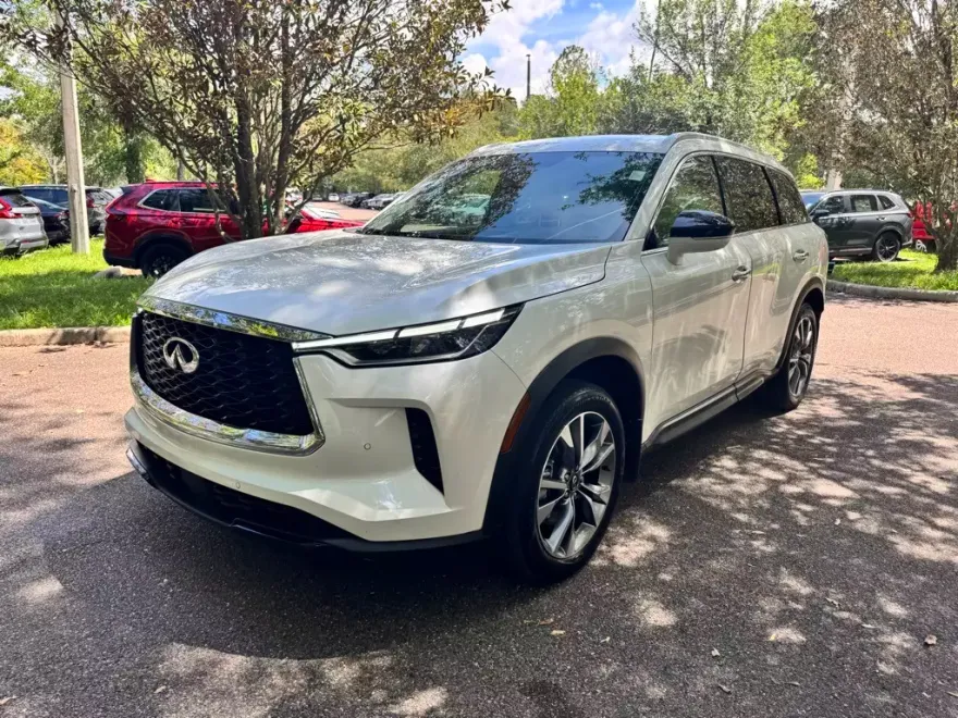 2023 Infiniti QX60 Luxe photo 1