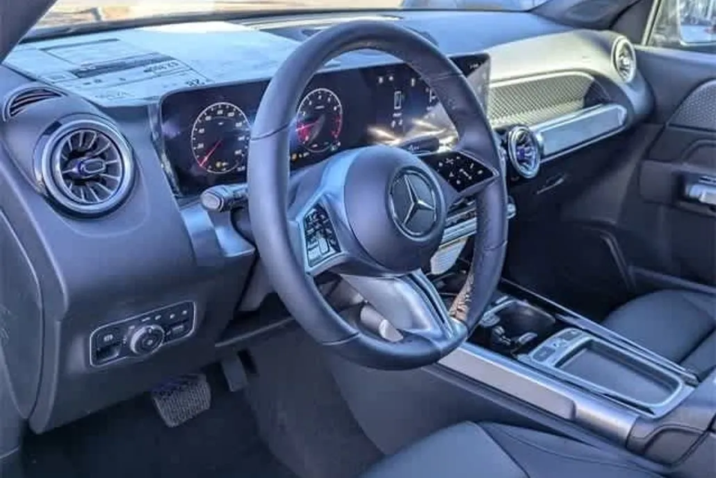 2025 Mercedes Benz GLB 250 photo 1