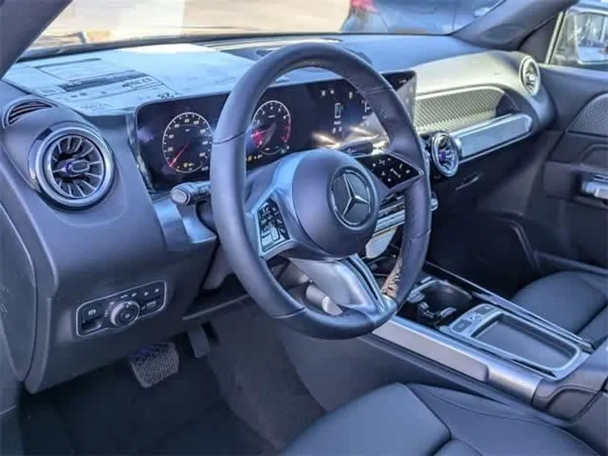 2025 Mercedes Benz GLB 250 photo 1