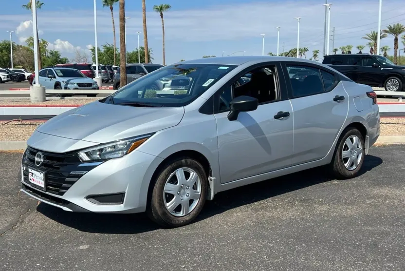 2025 Nissan Versa 1.6 S photo 1