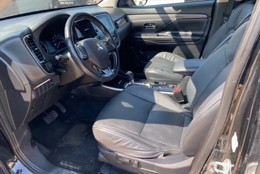 2019 Mitsubishi Outlander photo 1