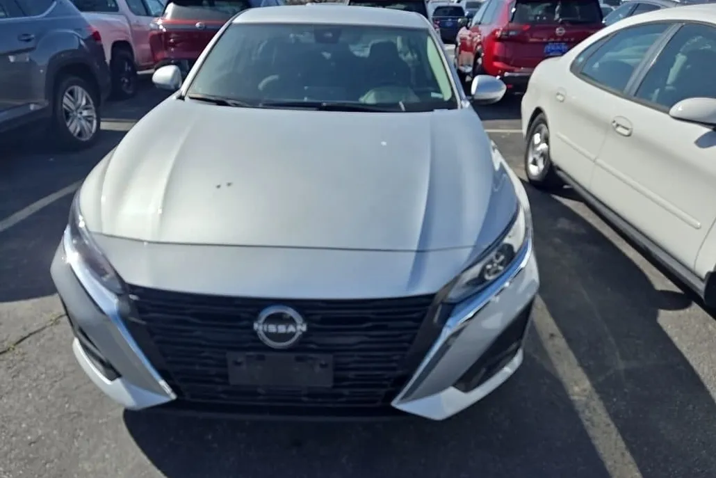 2023 Nissan Altima 2.5 SV photo 1
