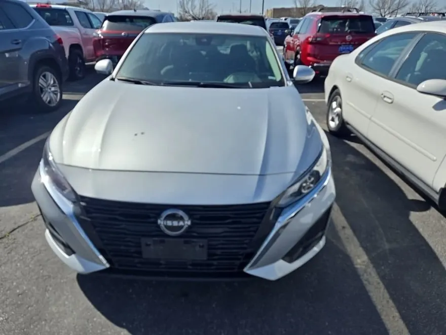 2023 Nissan Altima 2.5 SV photo 1