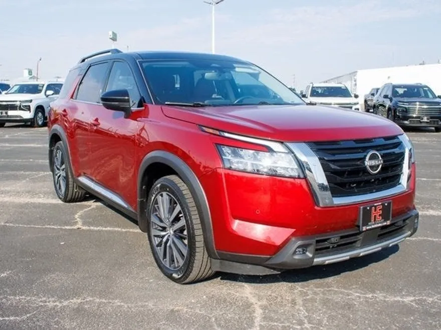 2022 Nissan Pathfinder Platinum photo 1