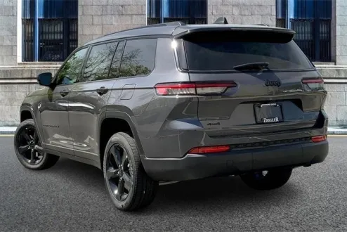 2025 Jeep Grand Cherokee Altitude X photo 3