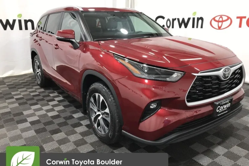 2025 Toyota Highlander XLE photo 1
