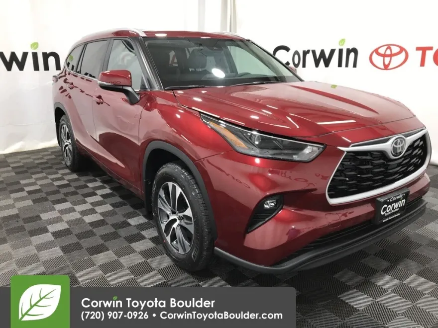 2025 Toyota Highlander XLE photo 1