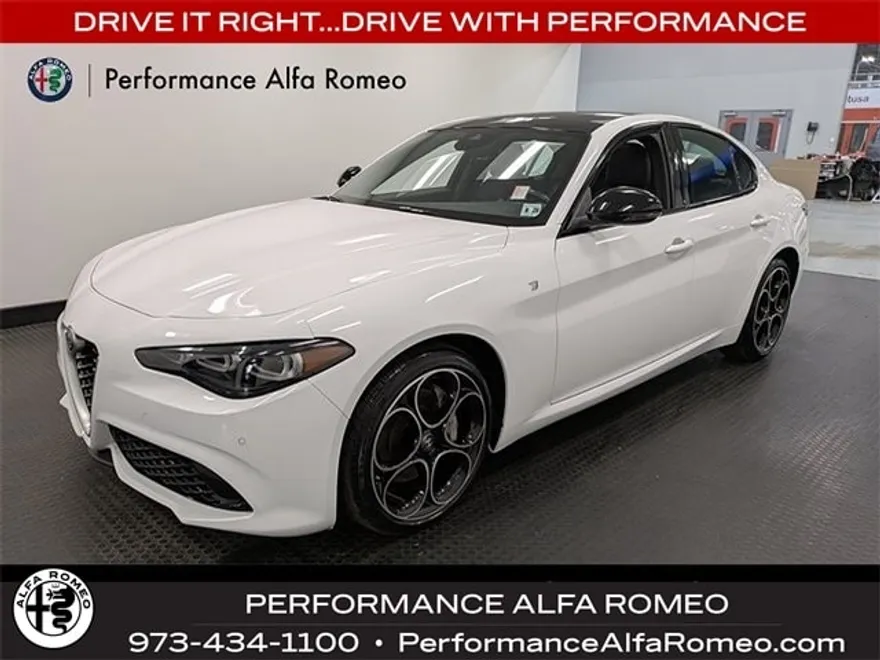 2024 Alfa Romeo Giulia Ti photo 1