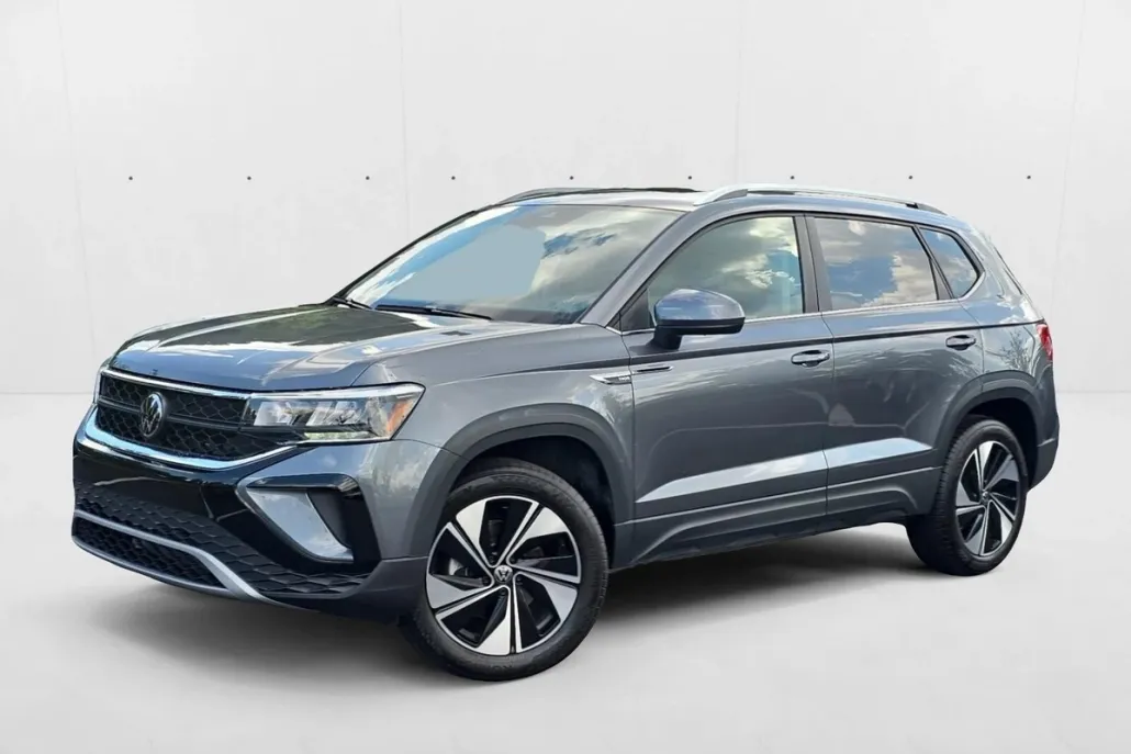 2024 Volkswagen Taos SE photo 1