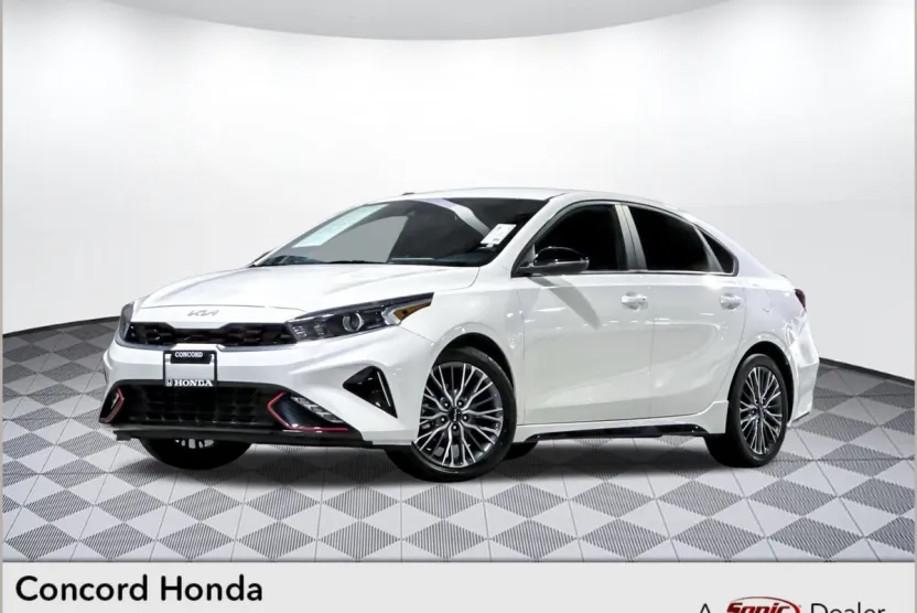 2023 Kia Forte GT-Line photo 1