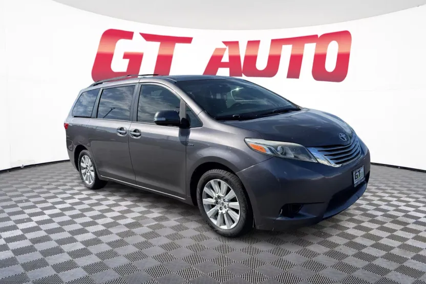 2017 Toyota Sienna Limited Premium photo 1