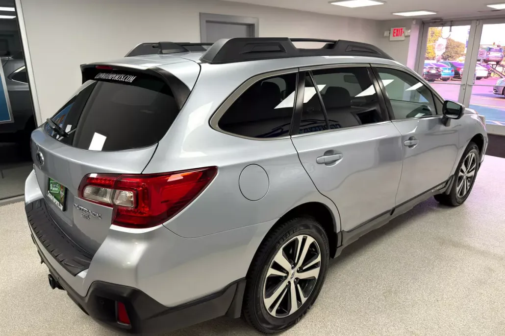 2019 Subaru Outback 3.6R Limited photo 1