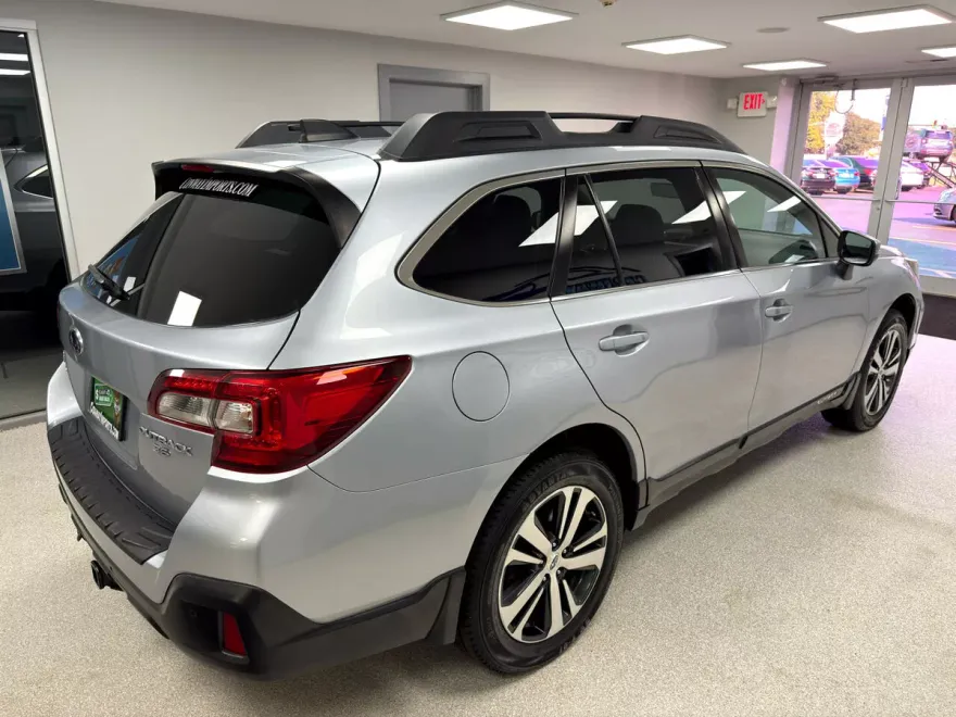 2019 Subaru Outback 3.6R Limited photo 1