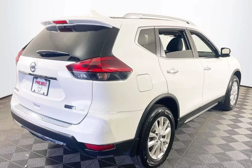 2020 Nissan Rogue S photo 1