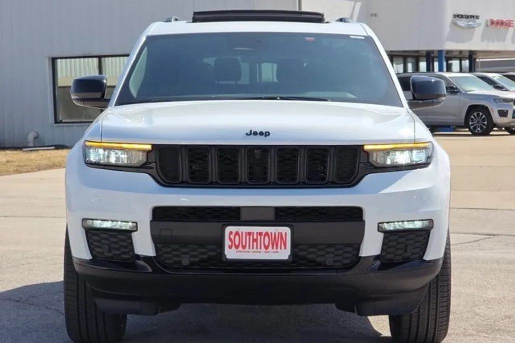 2025 Jeep Grand Cherokee Limited photo 1